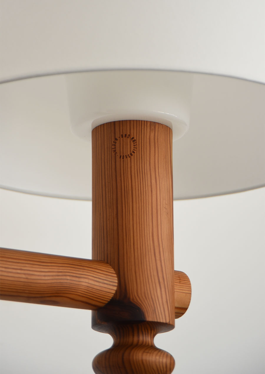 Uno Kristiansson Floor Lamp in Pine Model 2255 Luxus [A]
